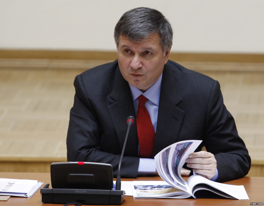 Аваков выступает против расправ над депутатами