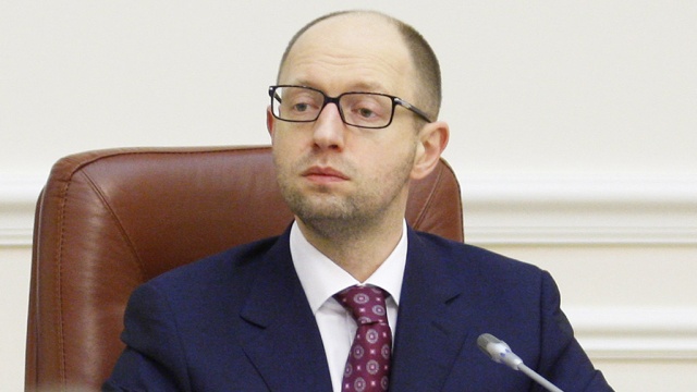 Яценюк допускает введение визового режима для россиян