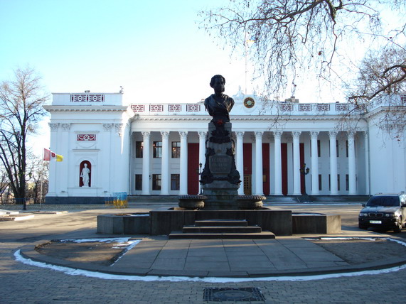 «Правый сектор»: памятник Пушкину и Екатерине ІІ сносить не собираемся