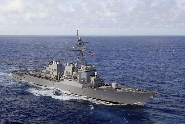 В Чёрное море входит ракетный эсминец ВМС США