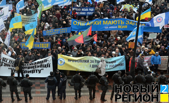 Из-за митинга перекрыли движение на Грушевского