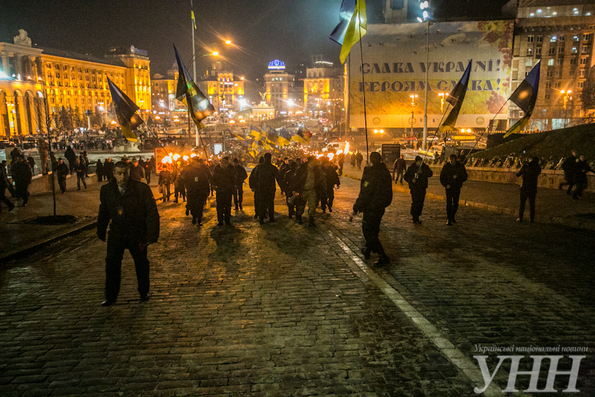«Чёрная сотня» в память о Небесной сотне прошла факельным шествием по центру Киева