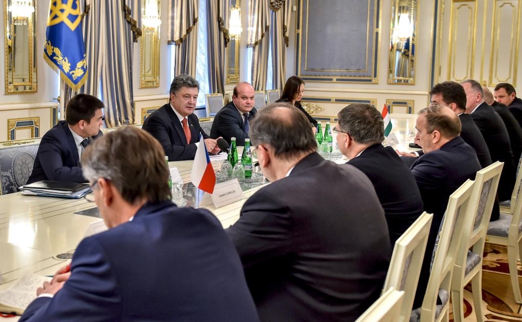 Петр Порошенко провел встречу с главами МИД Вышеградской четверки — фото