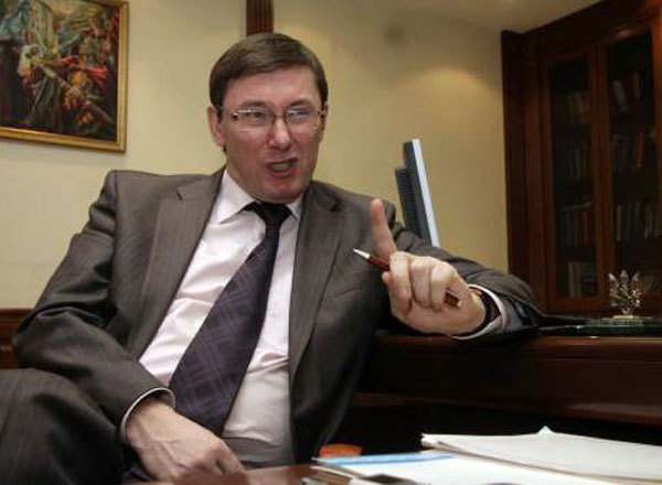 Луценко: Завтра совет коалиции обсудит с Яценюком подготовку госбюджета-2015