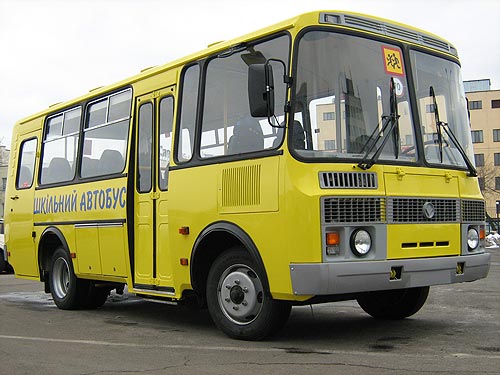 В Сумской области школьный автобус столкнулся с «Уралом», 11 детей пострадали