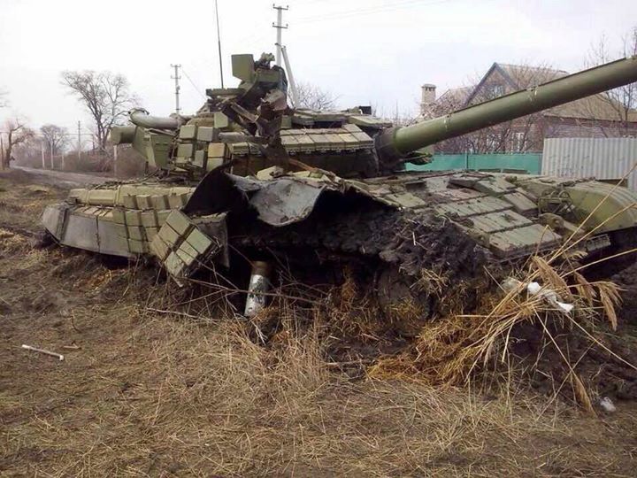 Порошенко поручил премировать военных за уничтожение танков противника