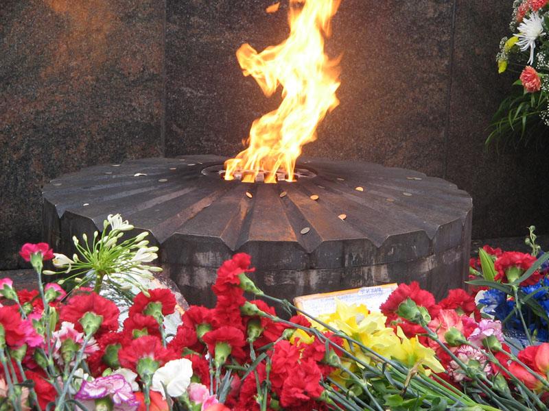 Порошенко установил 8 мая Днем памяти и примирения