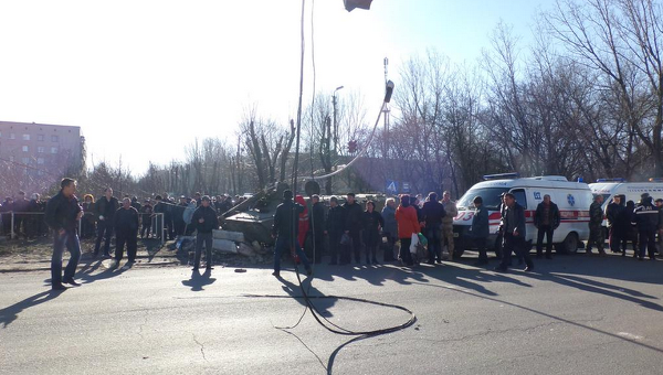 В Константиновке начался митинг — активисты заявляют о других «замятых» ДТП с военными