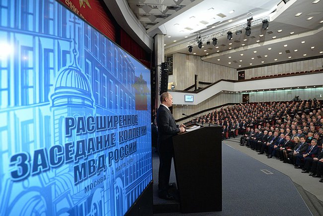 Путин приказал пресекать на корню «цветные технологии»