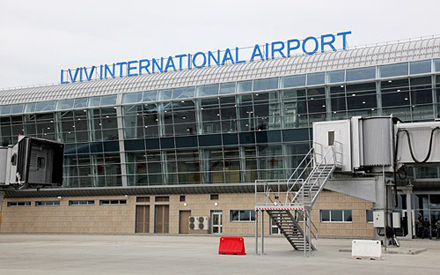 Львовский аэропорт «заминировали», обещали взорвать в 22:00