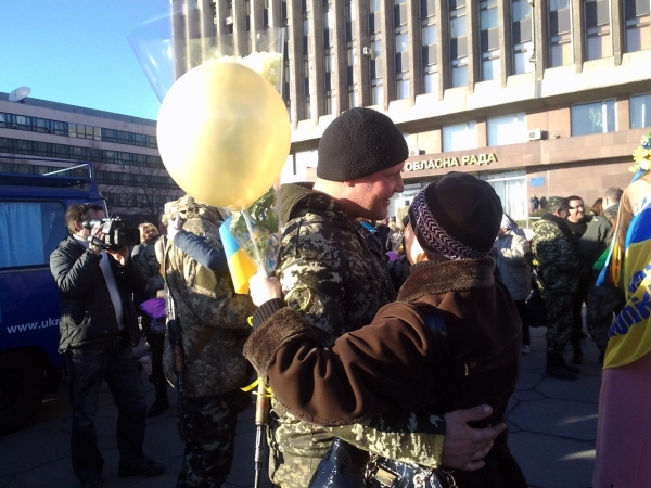Яценюк хочет поручить заботу о демобилизованных бойцах АТО волонтерам