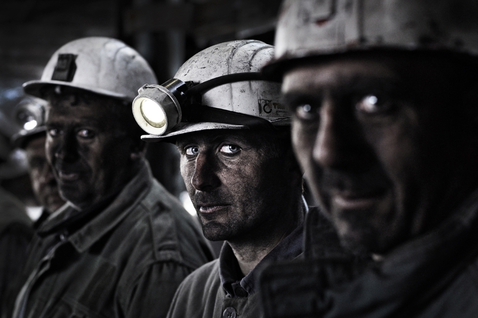 Порошенко разрешил выделить на зарплаты шахтерам 400 млн грн