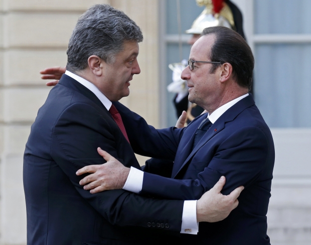 Олланд пригласил Порошенко на переговоры в Париж
