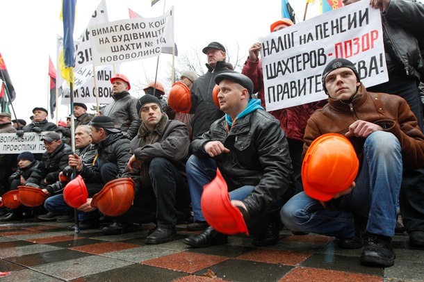 Митингующие шахтеры перекрыли движение на Крещатике