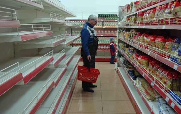 Медведев: Никто в РФ не хочет возвращаться к пустым полкам магазинов СССР