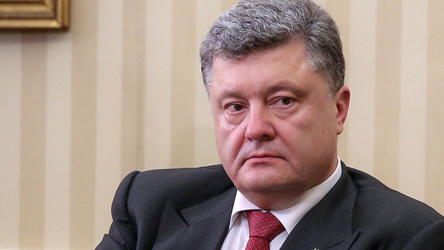 Порошенко: Нам не надо парадов, нам не надо играть мускулами