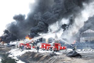 ГосЧС пояснила причины возобновления пожара на нефтебазе под Киевом