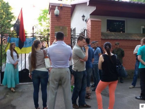 Во Львове пикетовали консульство России