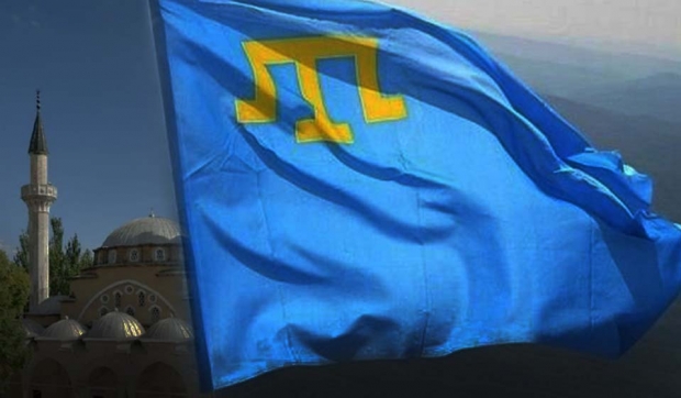 Порошенко поздравил украинцев с Днем крымскотатарского флага