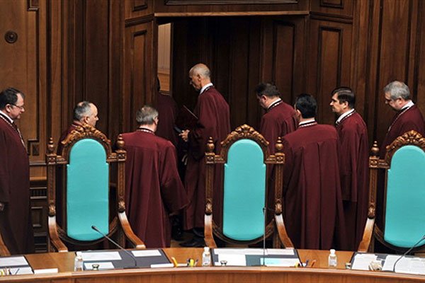 Документ: КСУ признал законным снятие депутатской и судейской неприкосновенности