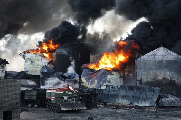 Пожар на нефтебазе: Фоторепортаж