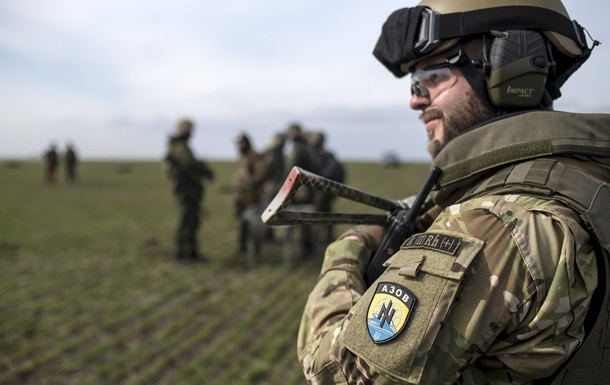 США приняли поправки, запрещающие военную поддержку «неонацистского полка «Азов»