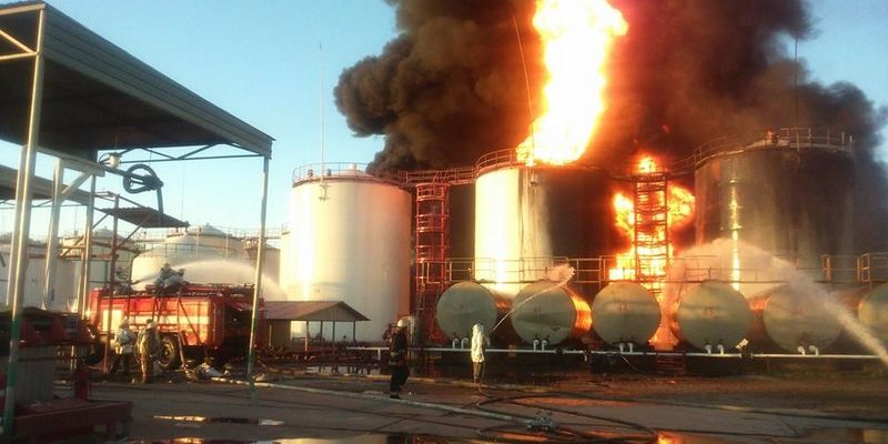 МВД: Руководство БРСМ-Нафты вызвало спасателей через полтора часа после начала пожара