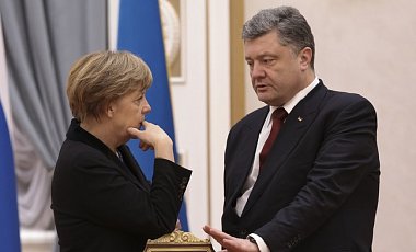 Порошенко рассказал Меркель о значительном ухудшении ситуации в Донбассе