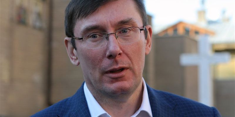 Луценко: Порошенко внесёт в Раду представление об увольнении Наливайченко