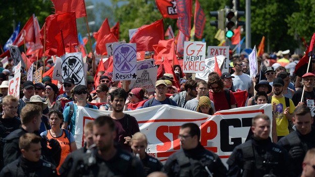 Фото, видео: В Германии проходят массовые протесты против саммита G7