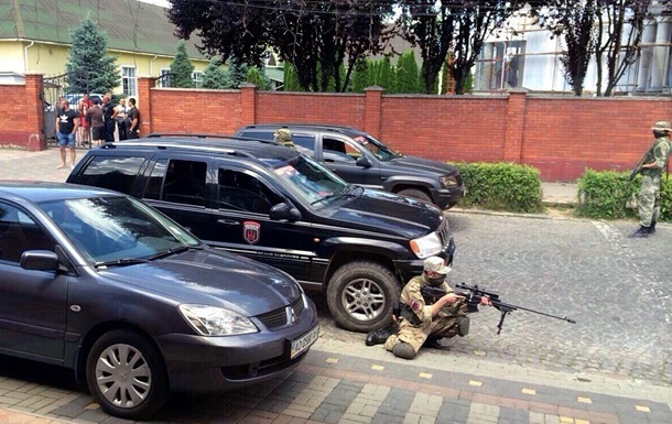 Стрельба в Мукачево: Двух бойцов ПС арестовали