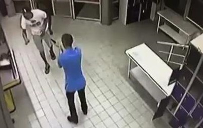 Опубликовано видео стрельбы в харьковском супермаркете