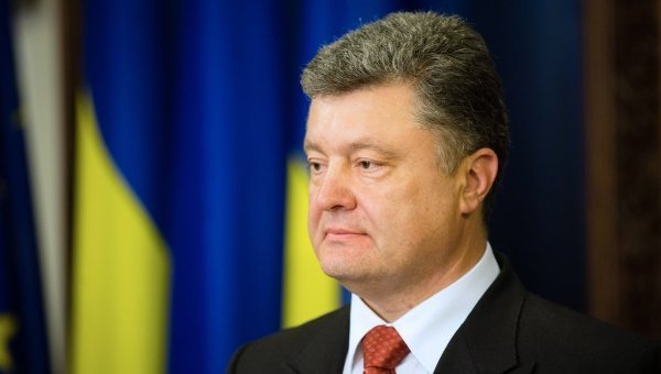 Порошенко: По контрабандистам можно будет стрелять на поражение