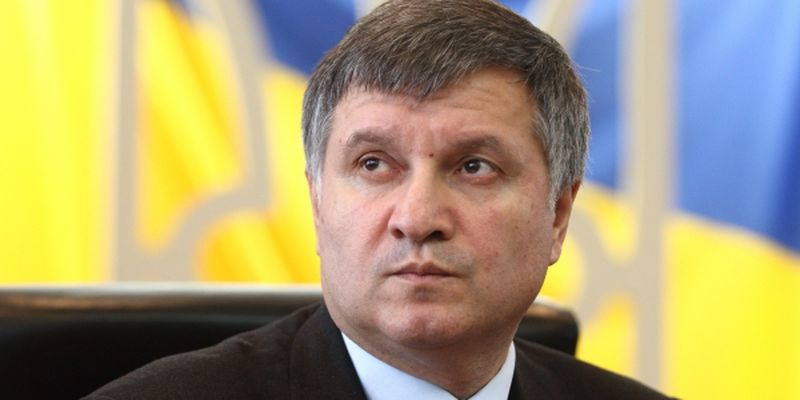 Аваков: Армию надо немедленно переводить на профессиональную контрактную основу