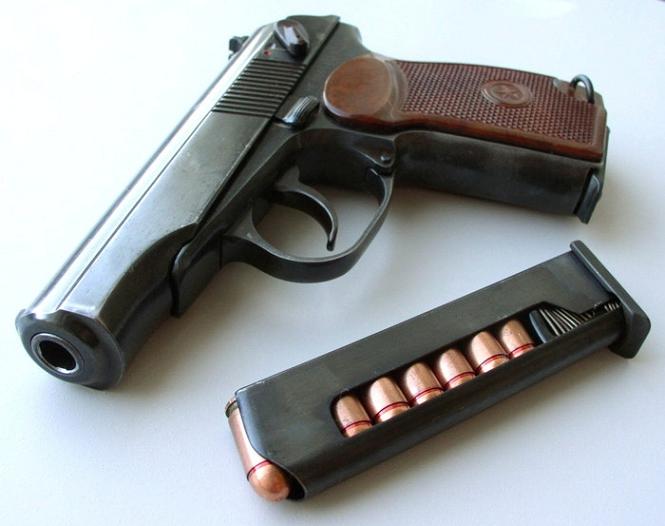 Прокуратура: При стрельбе в харьковском супермаркете использовался украденный в военной части пистолет
