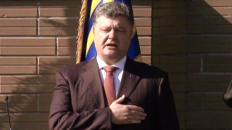 Порошенко: Агрессора сдерживают санкции и героизм наших солдат