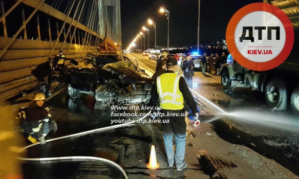 Смертельное ДТП в Киеве: BMW врезался в военный грузовик, – СМИ