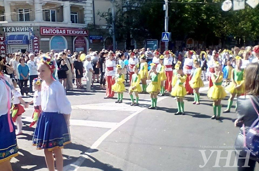 В Мариуполе состоялся парад вышиванок