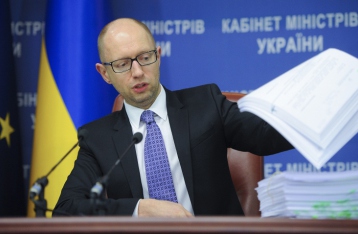 Яценюк объявил выговор двум заместителям Квиташвили