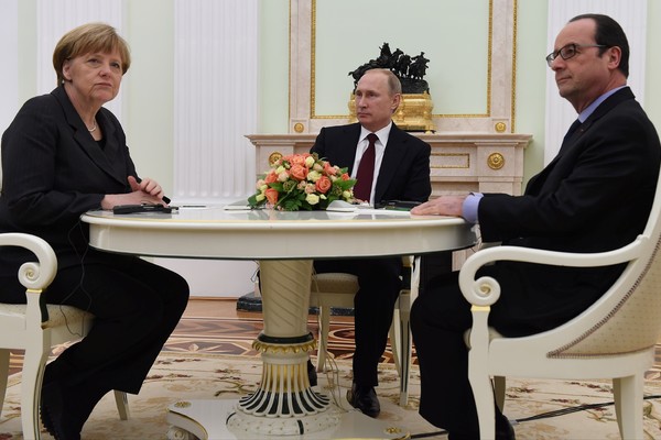 Путин: Меркель и Олланд понимают, что картина в Украине не черно-белая