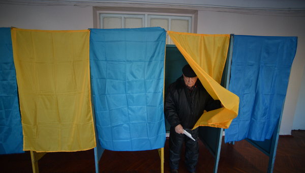 Yahoo News: Украинские выборы омрачены отменой голосования в ключевом порту (перевод)