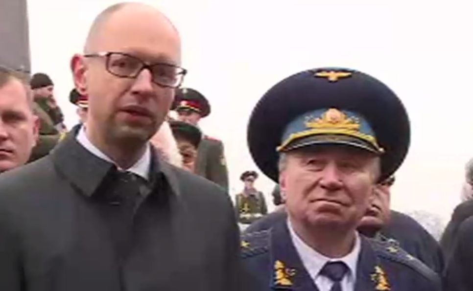 Наступит день, когда украинские войска вернутся на восточную границу, – Яценюк