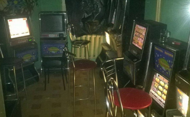 Житель Закарпатья проиграл в подпольном игровом зале 500 долларов, а потом сдал его полиции