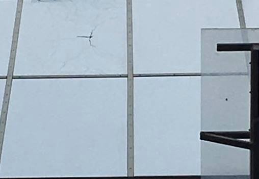 Опубликована фотография окна кабинета Шокина после обстрела