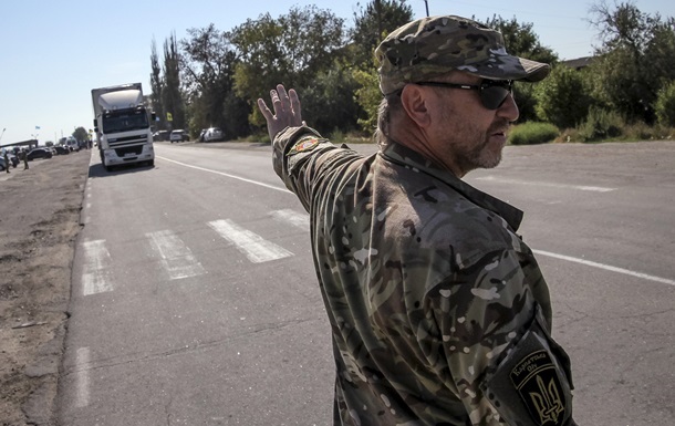 Кабмин ввел запрет на перемещение грузов в Крым