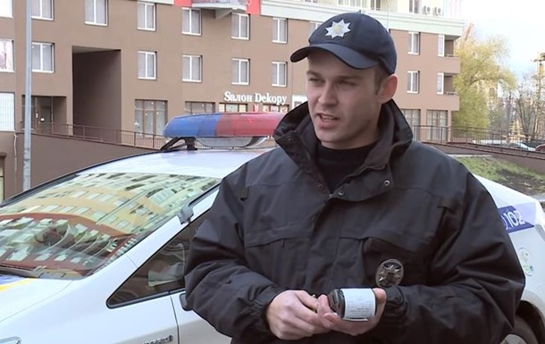 Киевским патрульным выдали терминалы для оплаты штрафов