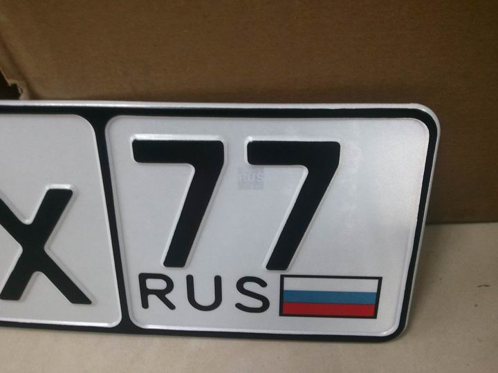 Жителей Крыма обязали поменять украинские номерные знаки на российские