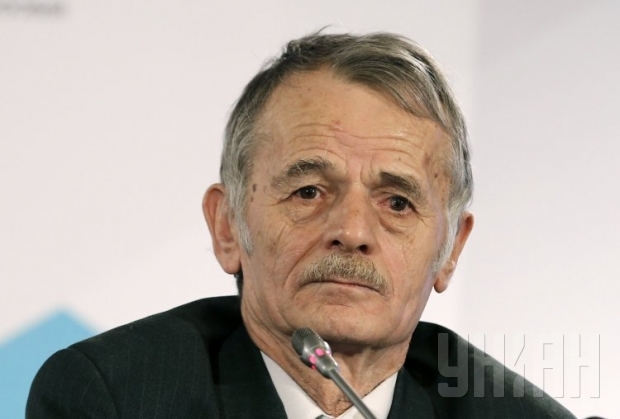 Джемилев: Из уважения к крымчанам энергоснабжение будет частично восстановлено