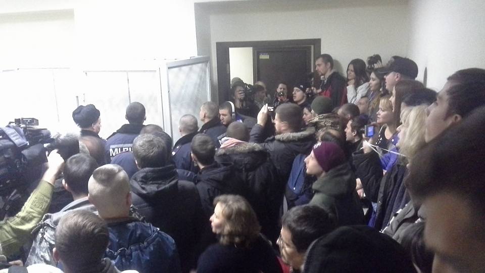 Печерский суд продлил арест Медведько, после судебного заседания произошла драка (видео)