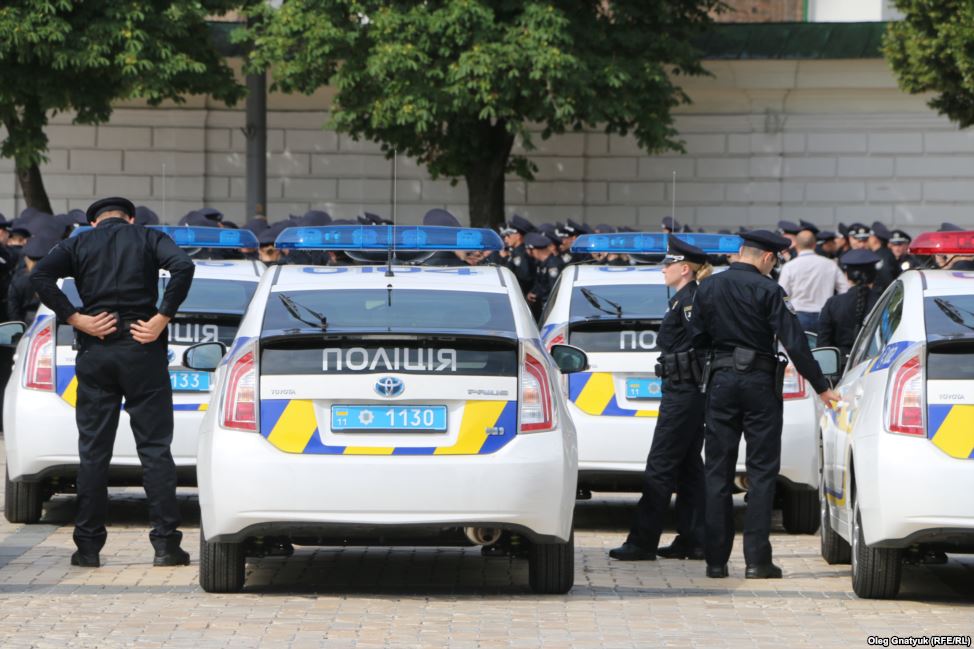 В Ужгороде полиция пыталась задержать автомобиль экс-мэра (видео)
